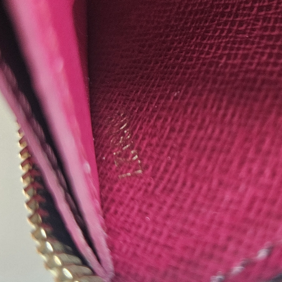 LOUIS VUITTON CLEMENCE WALLET with Fuchsia interior - Picture 9 of 9